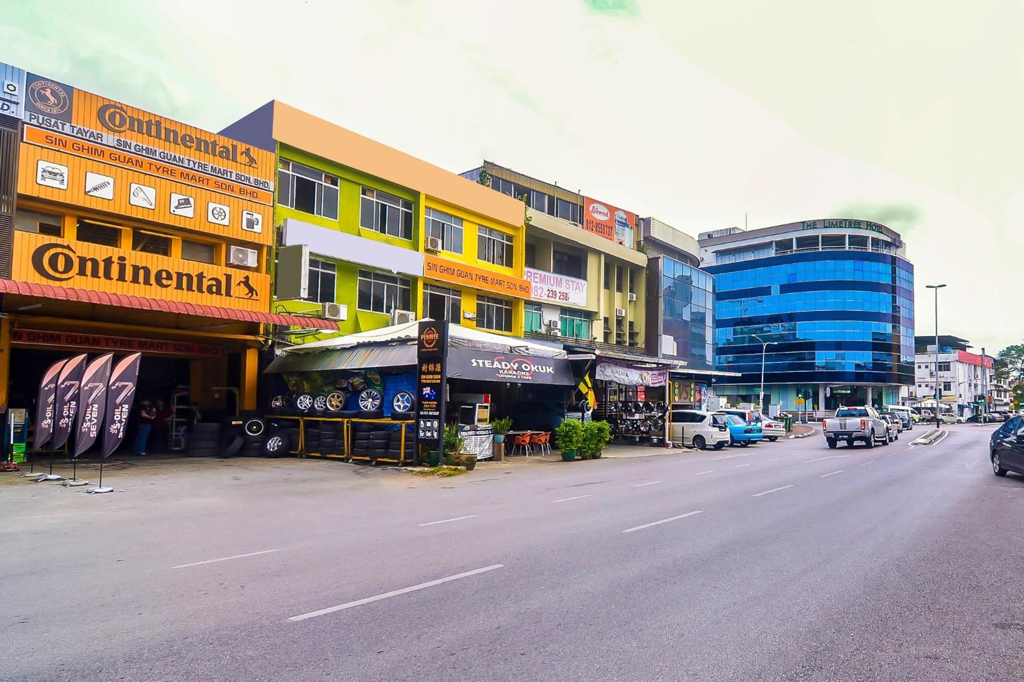 Oyo 44017 L & C Premium Stay Kuching Eksteriør billede